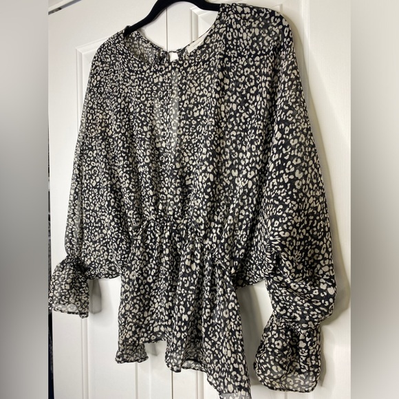 Grade & Gather Leopard Print Blouse. Size: SM - Picture 2 of 7